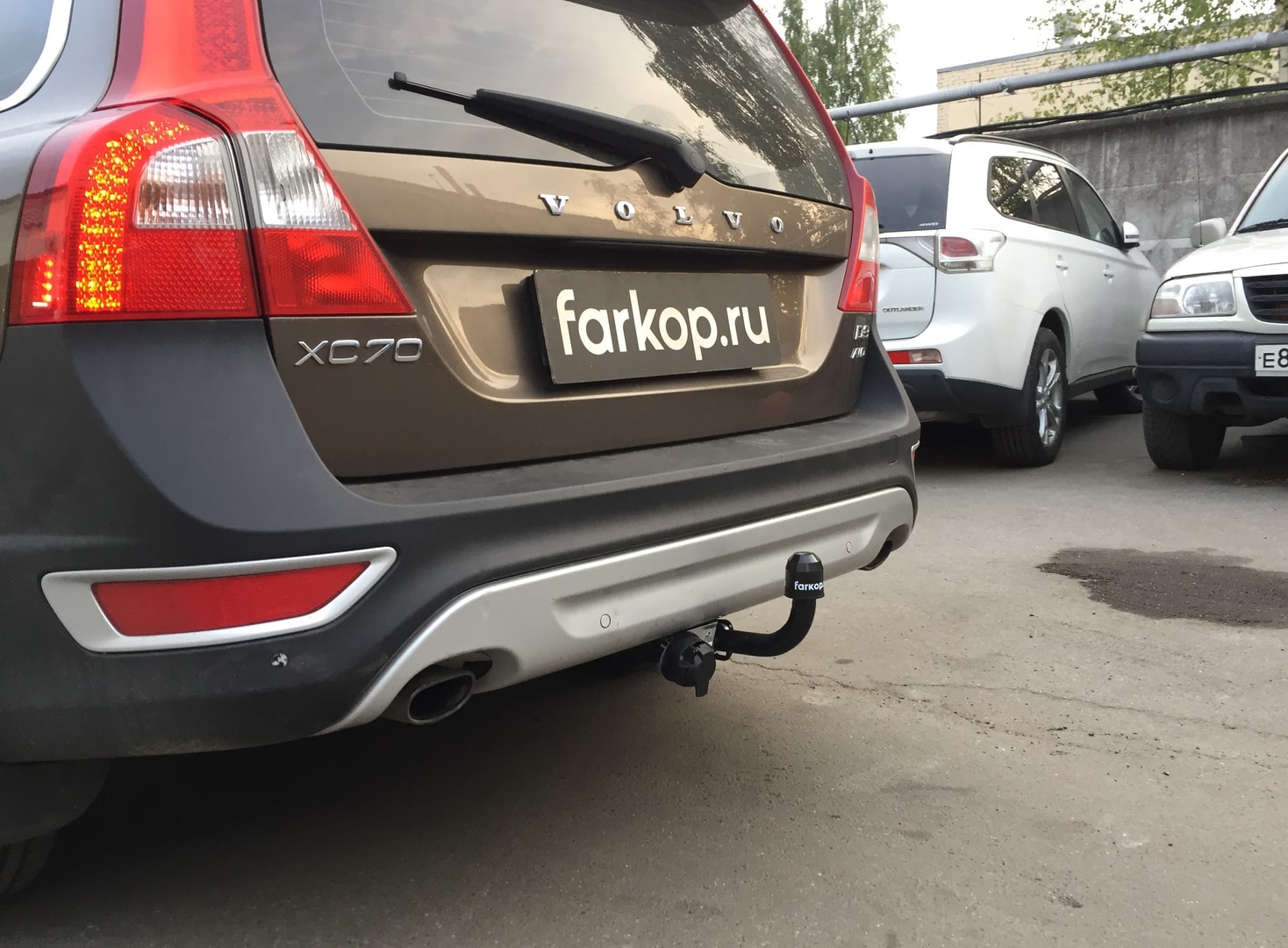 Установили фаркоп Лидер Плюс для Volvo XC70 2011 г.