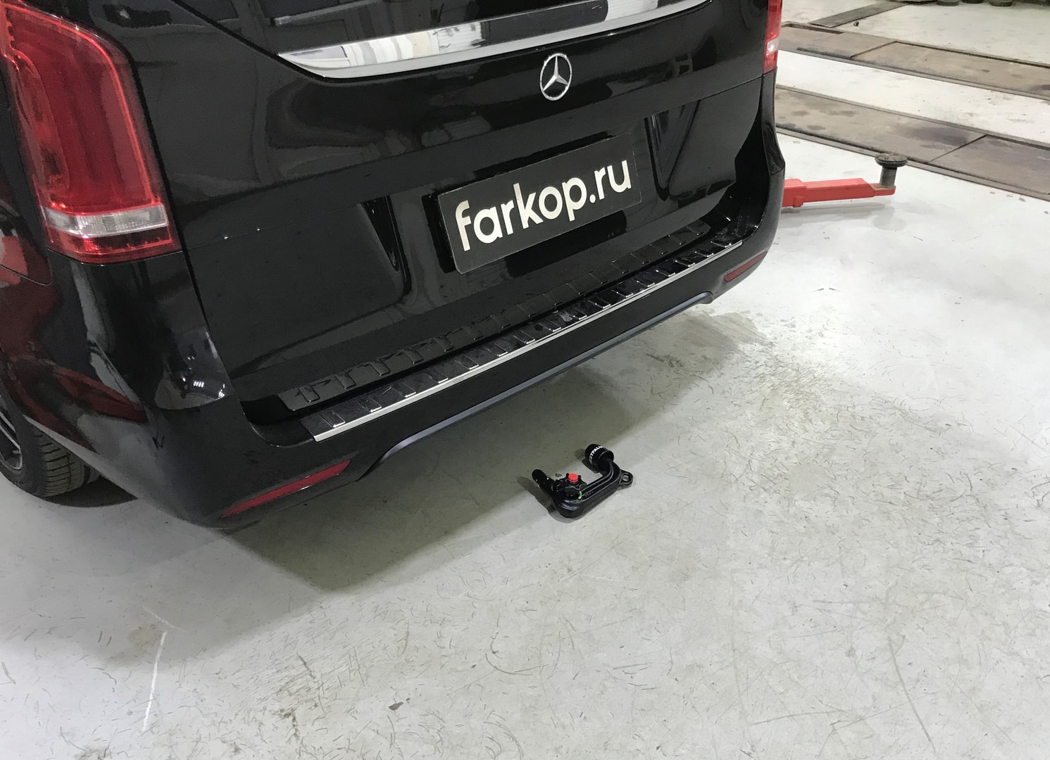 Установили фаркоп Westfalia для Mercedes V-class 2019 г.