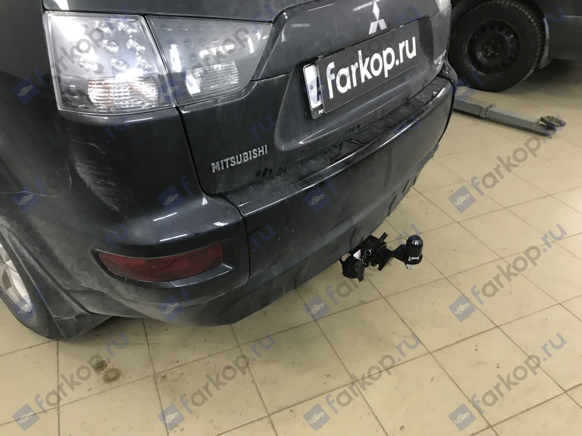 Установили фаркоп Уникар для Mitsubishi Outlander 2010 г. Установили фаркоп Уникар для Mitsubishi Outlander 2010 г.