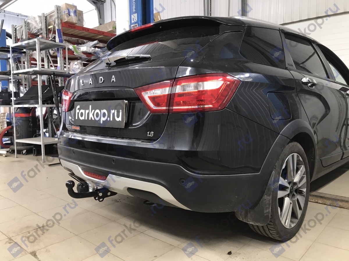 Установили фаркоп Лидер Плюс для Lada Vesta SW Cross 2018 г.в.