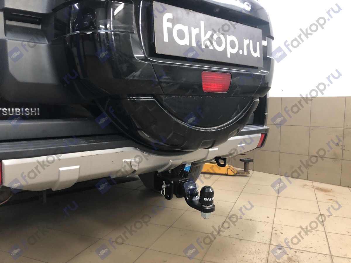 Установили фаркоп TowRus для Mitsubishi Pajero 2013 г.в.