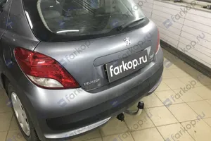 Установили фаркоп Galia для Peugeot 207 2010 г.в.