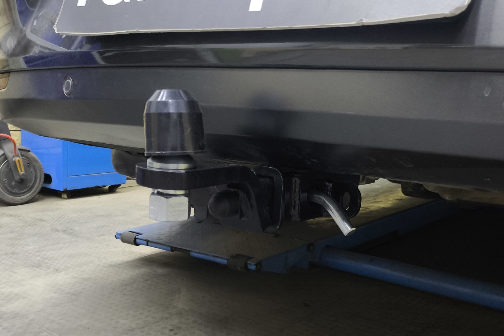 Установили фаркоп TowRus для LiXiang L7 2022-2025 г.в.