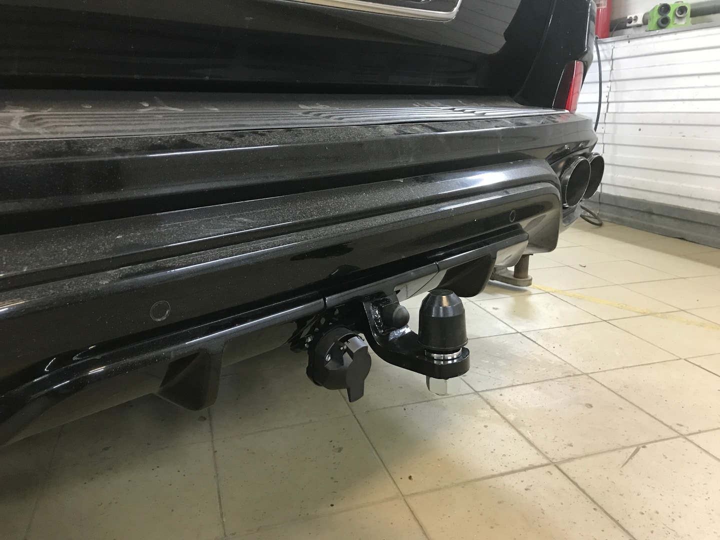 Установили фаркоп TowRus для Lexus LX 570 2008-2021 г. в.